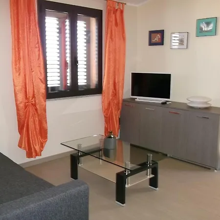 Maria Teresa's Two-room Indipendent Ferienhaus Cardedu
